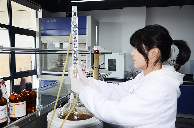 Heating and refluxing extraction