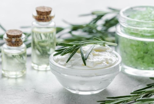 How rosemary extract can help improve your skin and hair health